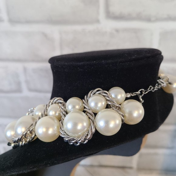 Vintage Statement Collar Necklace Graduated Faux Pearls Silver Chain Weave - Picture 5 of 12